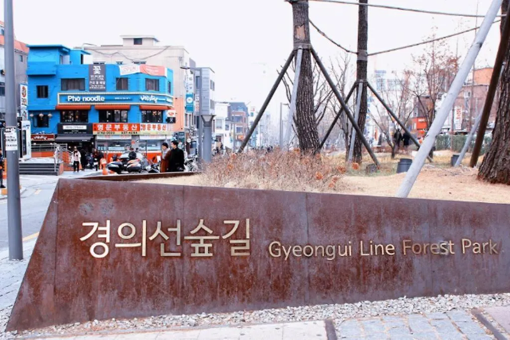 Hongdae Luxury: Family-Friendly Private House with Open Balcony Villa Seoul