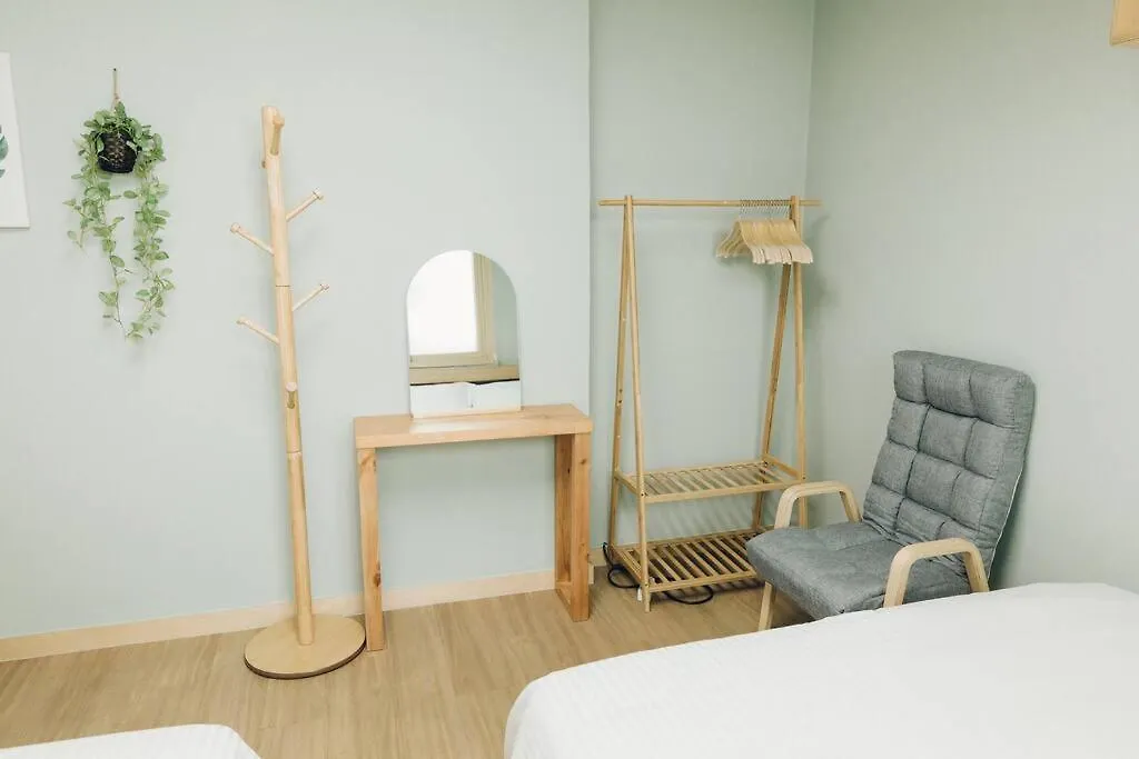 Hongdae Luxury: Family-Friendly Private House with Open Balcony Villa Seoul