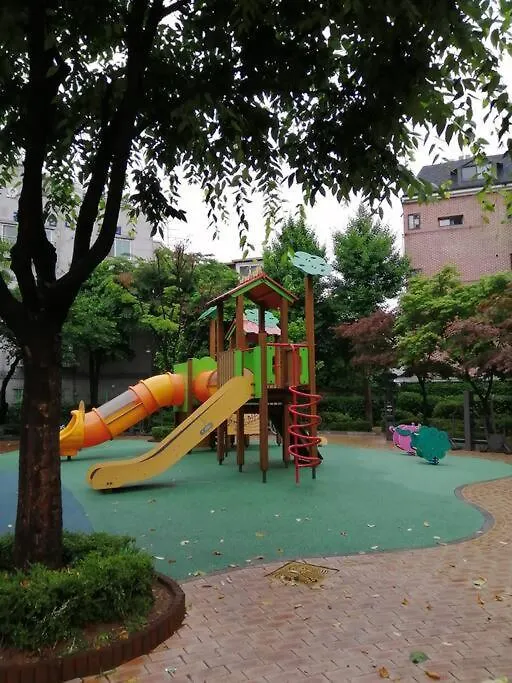 Hongdae Luxury: Family-Friendly Private House with Open Balcony Villa Seoul South Korea