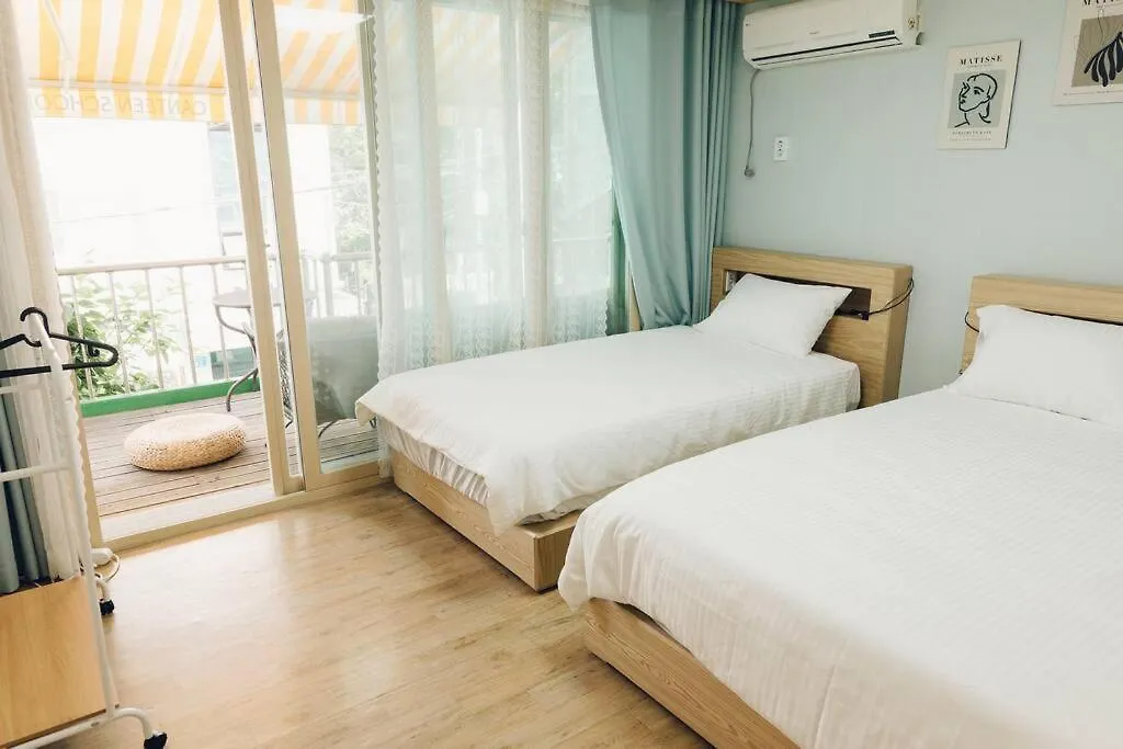 Hongdae Luxury: Family-Friendly Private House with Open Balcony Villa Seoul South Korea