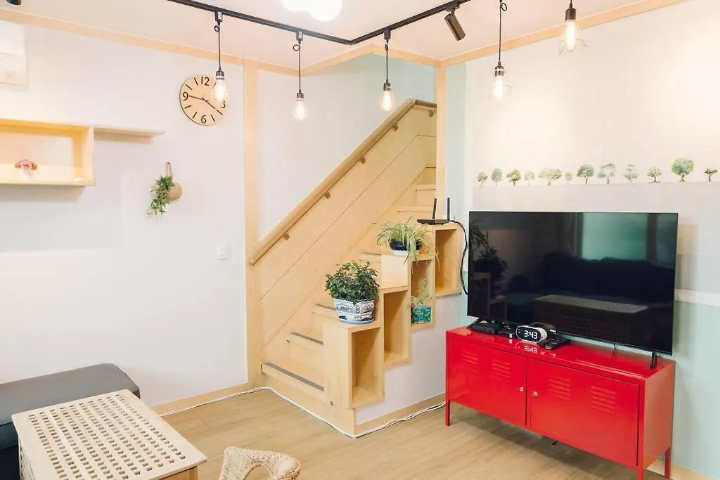 Hongdae Luxury: Family-Friendly Private House with Open Balcony Villa Seoul 0*,