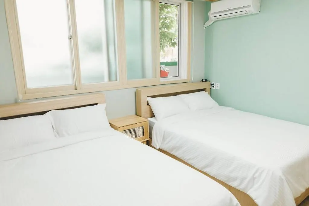 Hongdae Luxury: Family-Friendly Private House with Open Balcony Villa Seoul