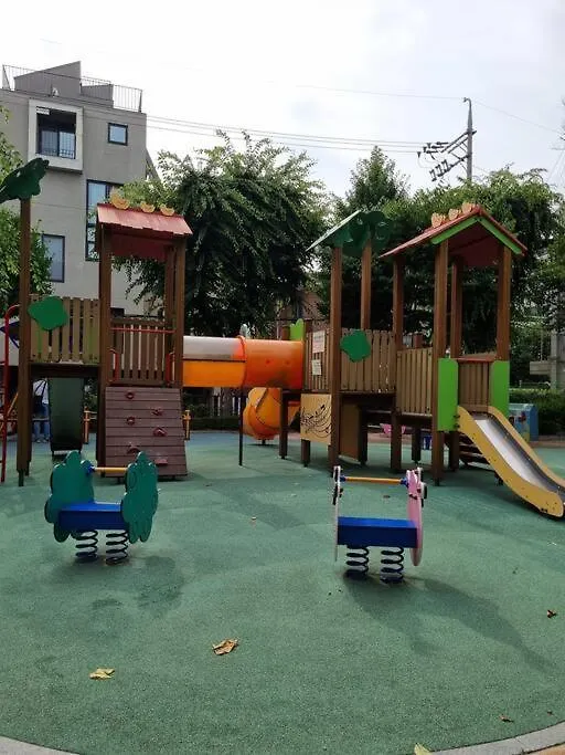 Hongdae Luxury: Family-Friendly Private House with Open Balcony Villa Seoul