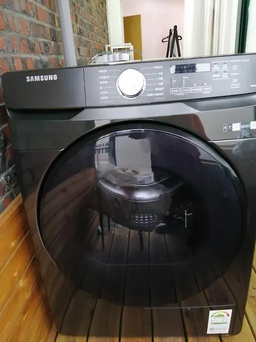 Hongdae Luxury: Family-Friendly Private House with Open Balcony Villa Seoul