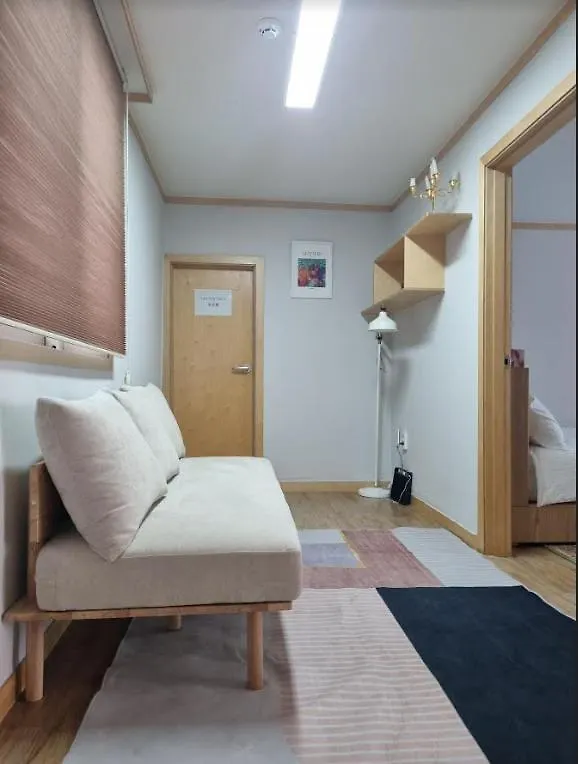 Hongdae Luxury: Family-Friendly Private House with Open Balcony Villa Seoul