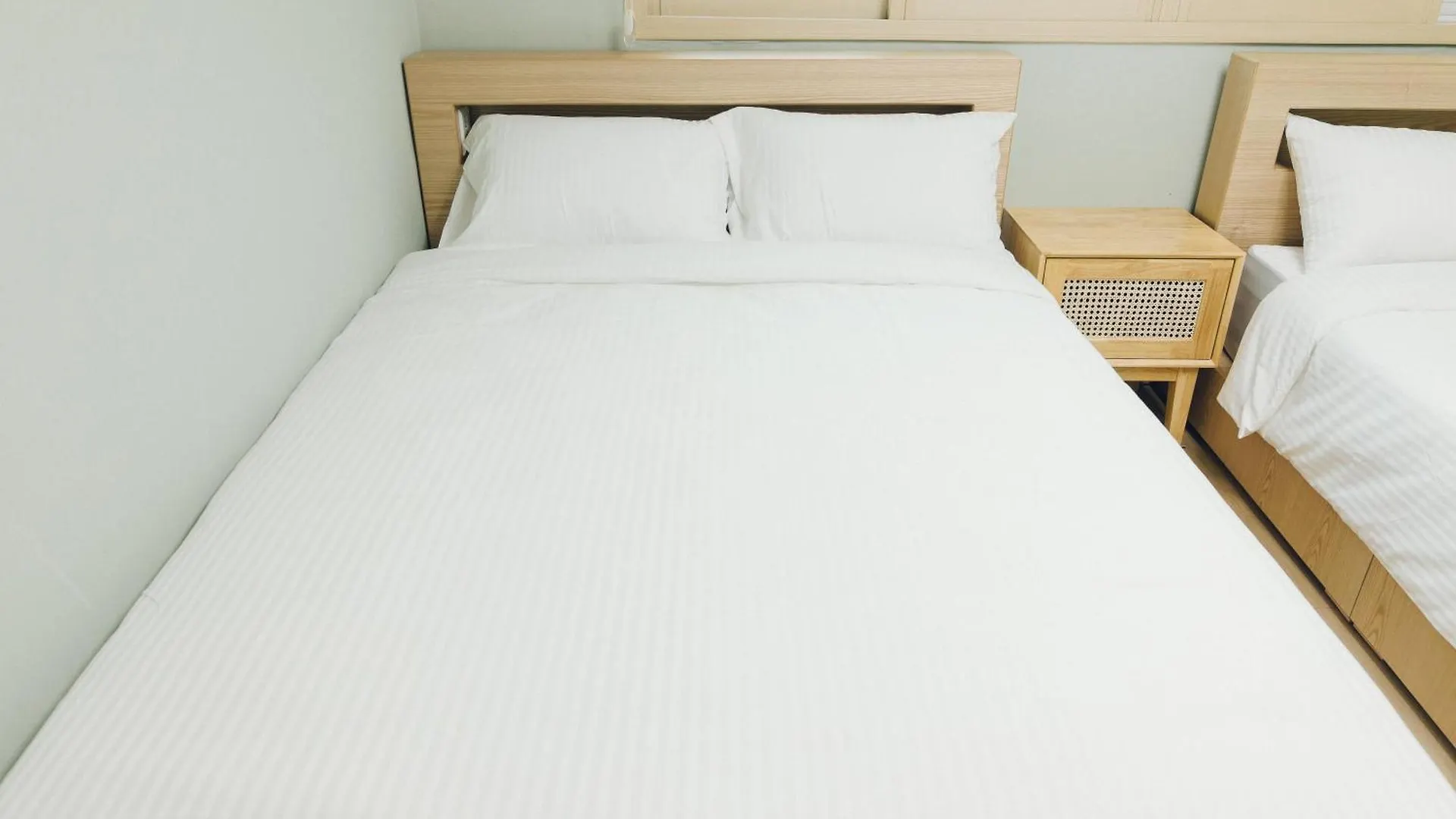 Hongdae Luxury: Family-Friendly Private House with Open Balcony Villa Seoul