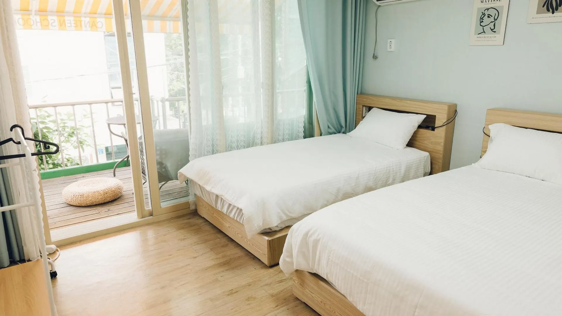 Hongdae Luxury: Family-Friendly Private House with Open Balcony Villa Seoul South Korea