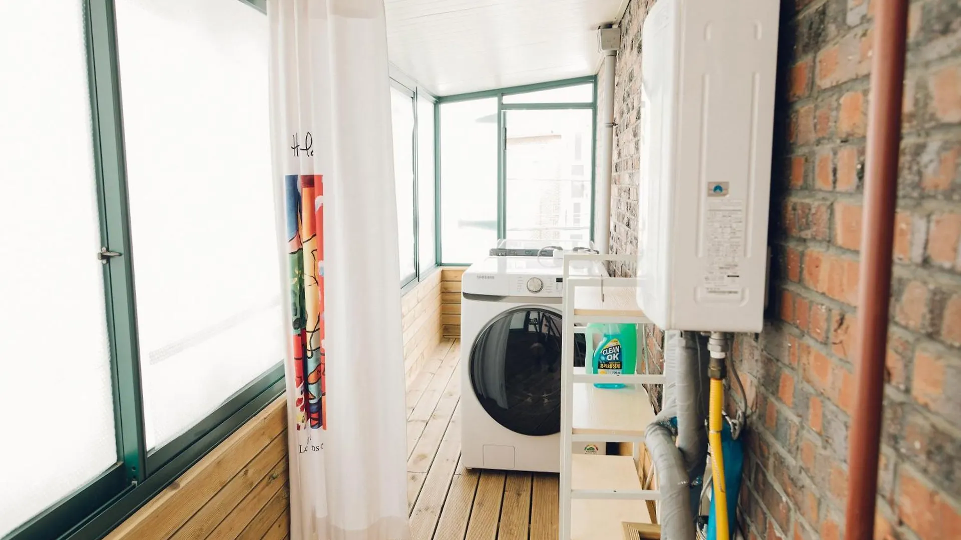 Hongdae Luxury: Family-Friendly Private House with Open Balcony Villa Seoul