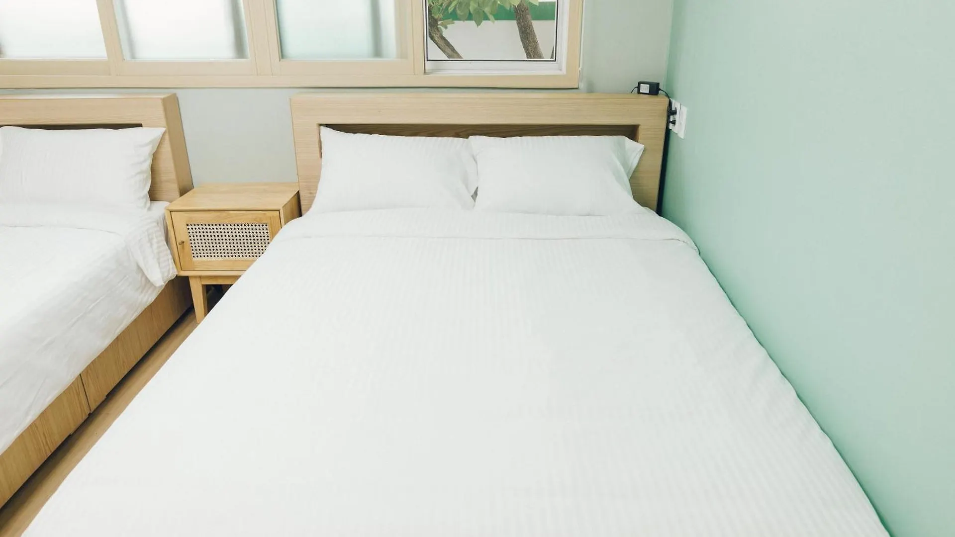 Hongdae Luxury: Family-Friendly Private House with Open Balcony Villa Seoul