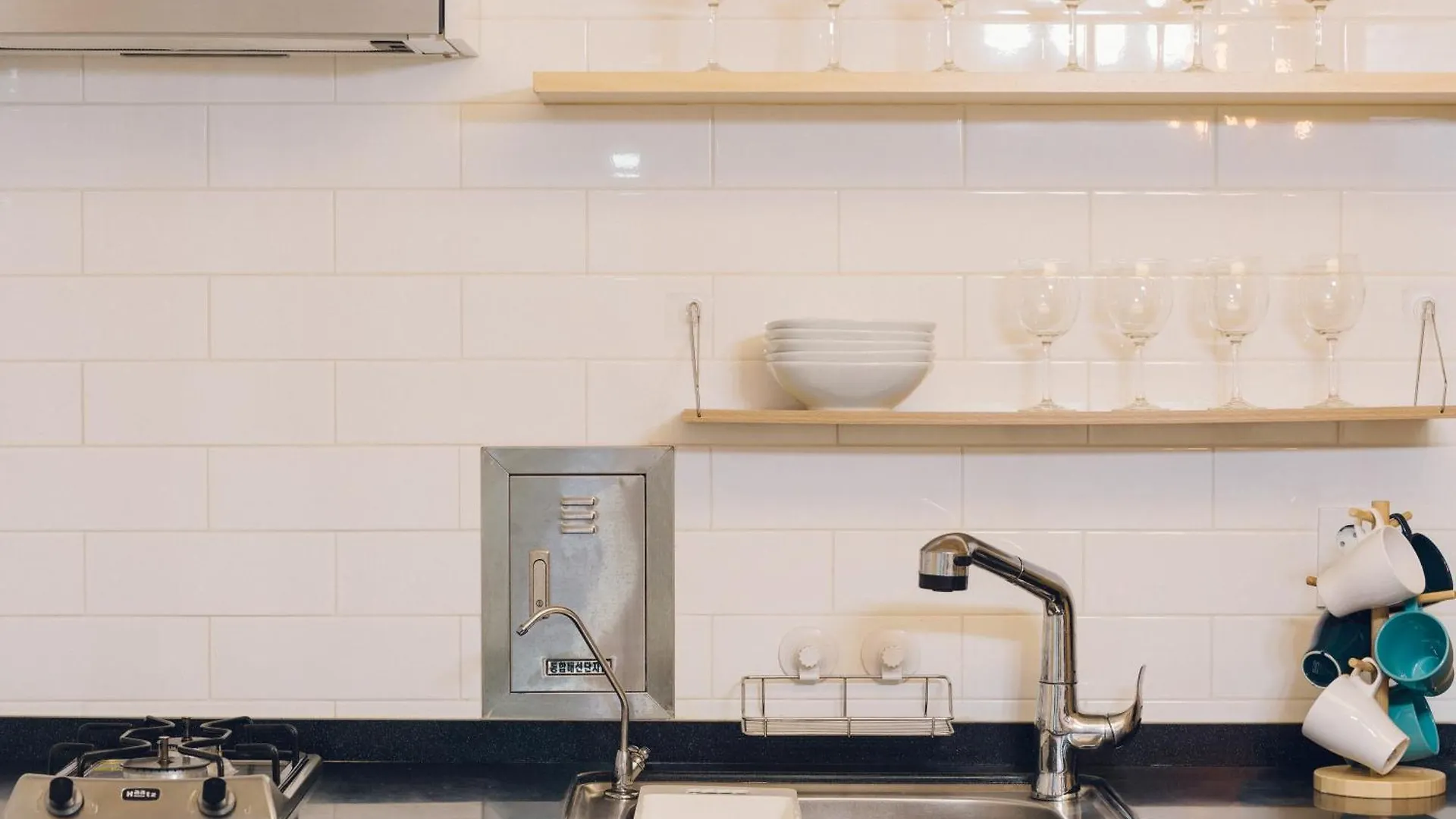Hongdae Luxury: Family-Friendly Private House with Open Balcony Villa Seoul