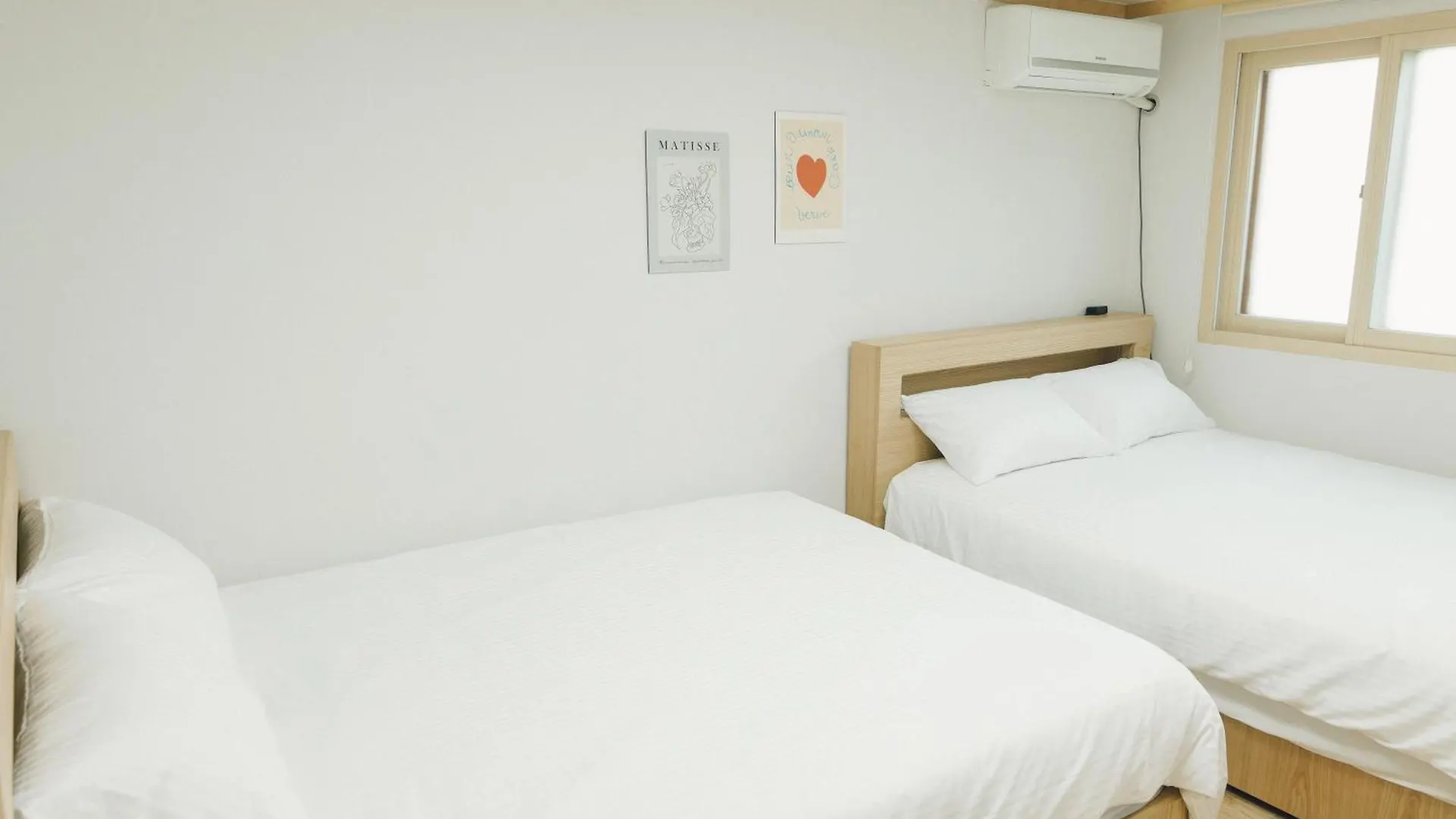 Hongdae Luxury: Family-Friendly Private House with Open Balcony Villa Seoul