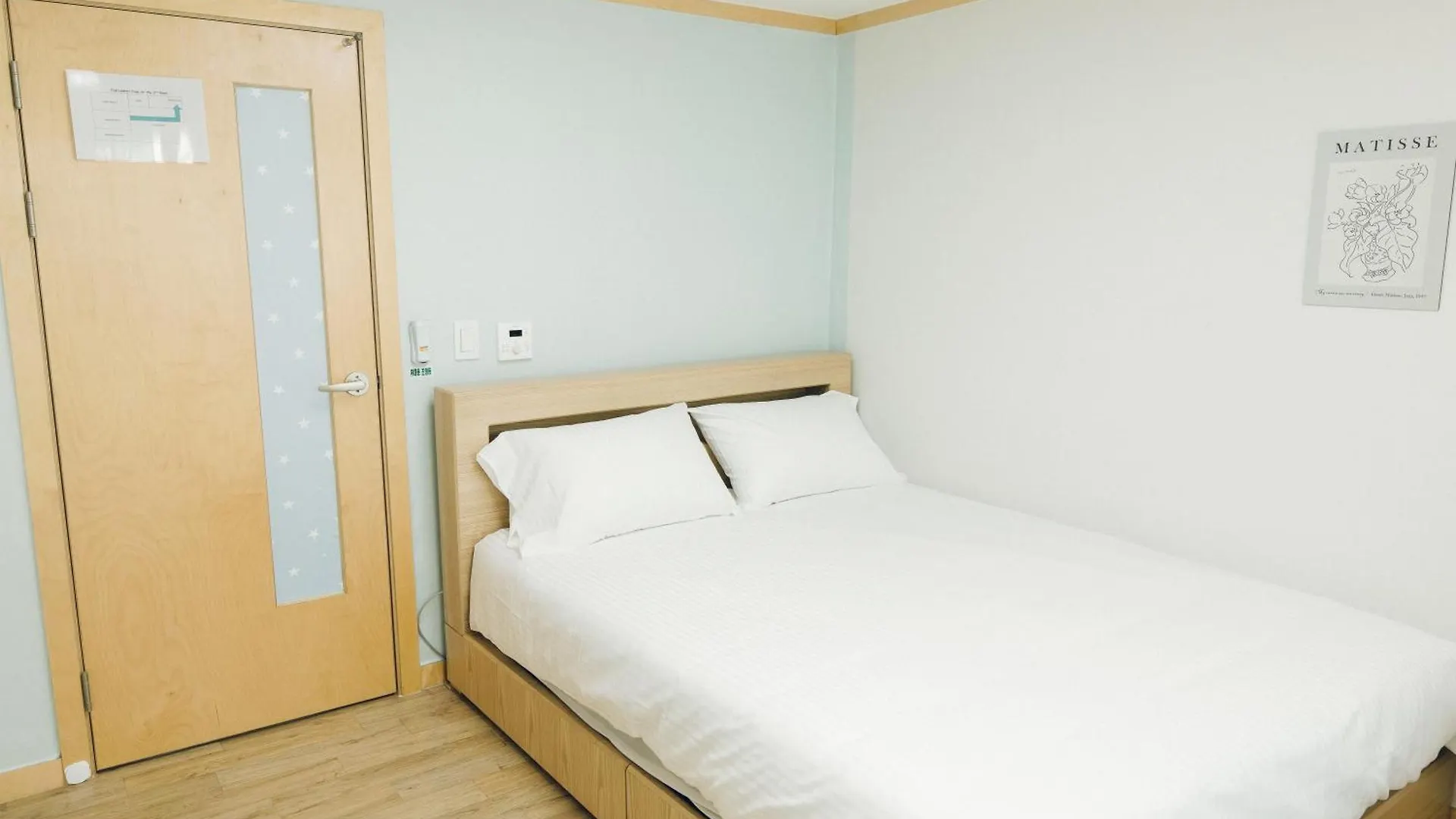 Hongdae Luxury: Family-Friendly Private House with Open Balcony Villa Seoul