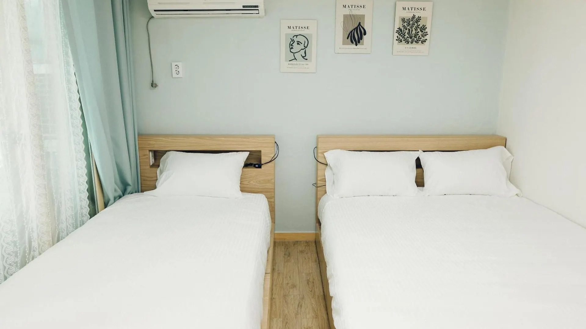 Hongdae Luxury: Family-Friendly Private House with Open Balcony Villa Seoul