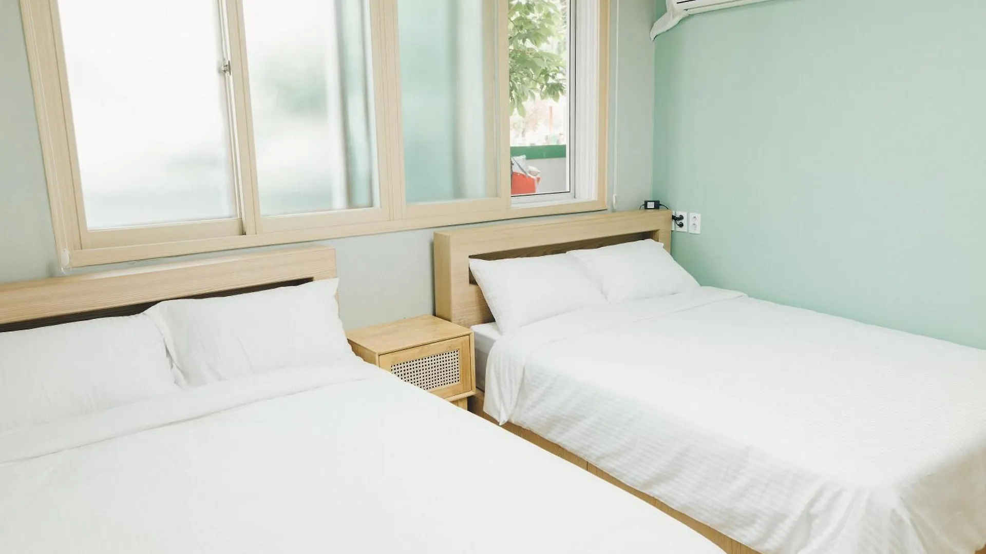 Hongdae Luxury: Family-Friendly Private House with Open Balcony Villa Seoul