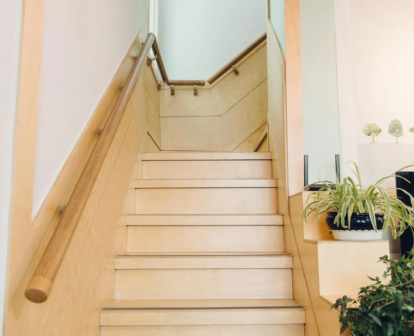 Hongdae Luxury: Family-Friendly Private House with Open Balcony Villa Seoul